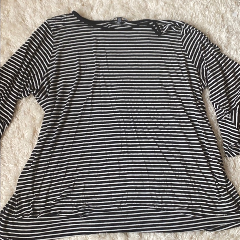 Cable and Gauge flare arm shirt